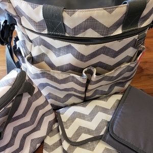 Skip Hop diaper bag with 4 accessories!